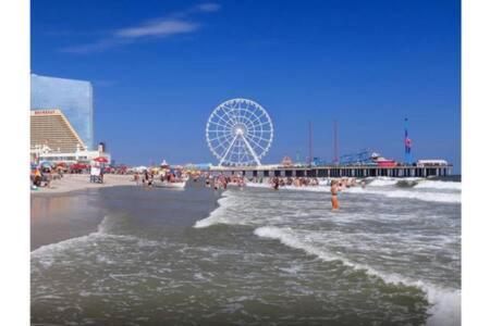 2Br 3Ba Ocean Front Condo On The Boardwalk Cozysuites Atlantic City Exterior foto